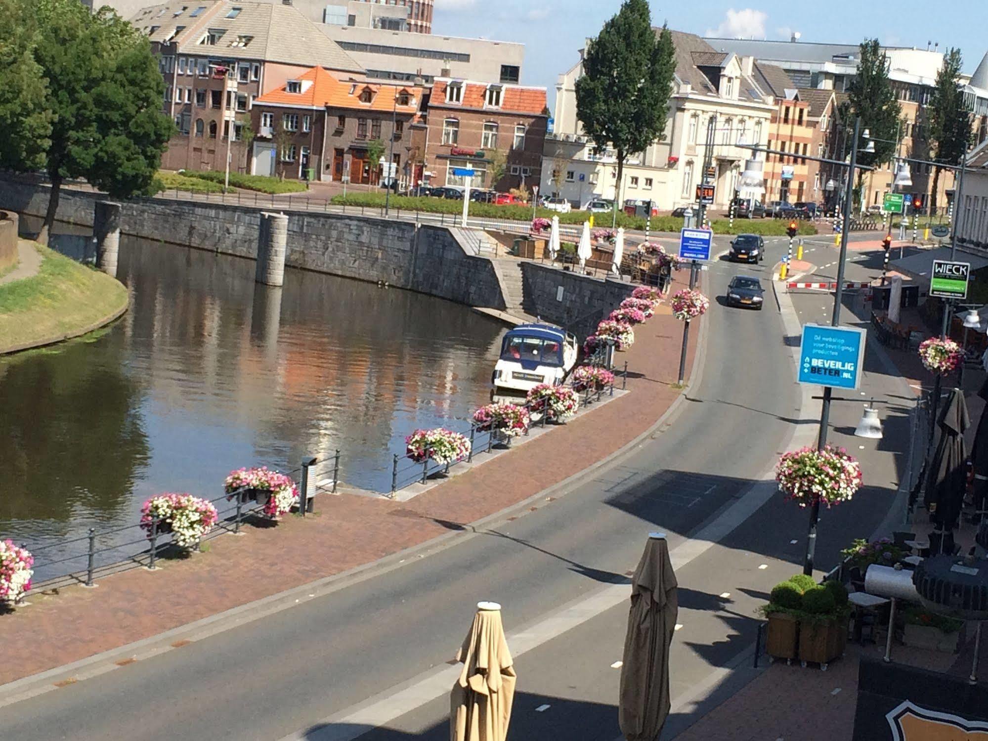 Hotel En Grand Cafe De Pauw Roermond Eksteriør billede