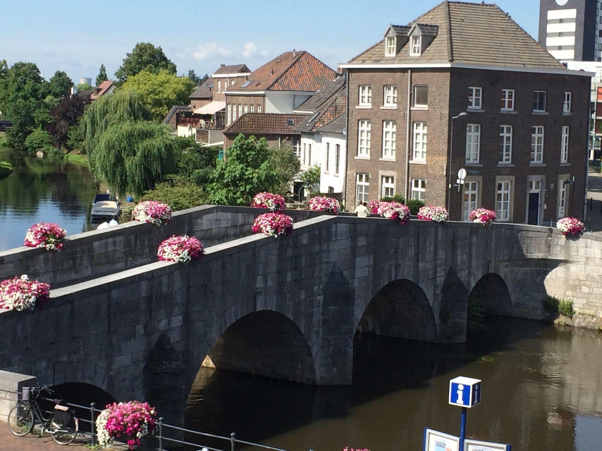 Hotel En Grand Cafe De Pauw Roermond Eksteriør billede